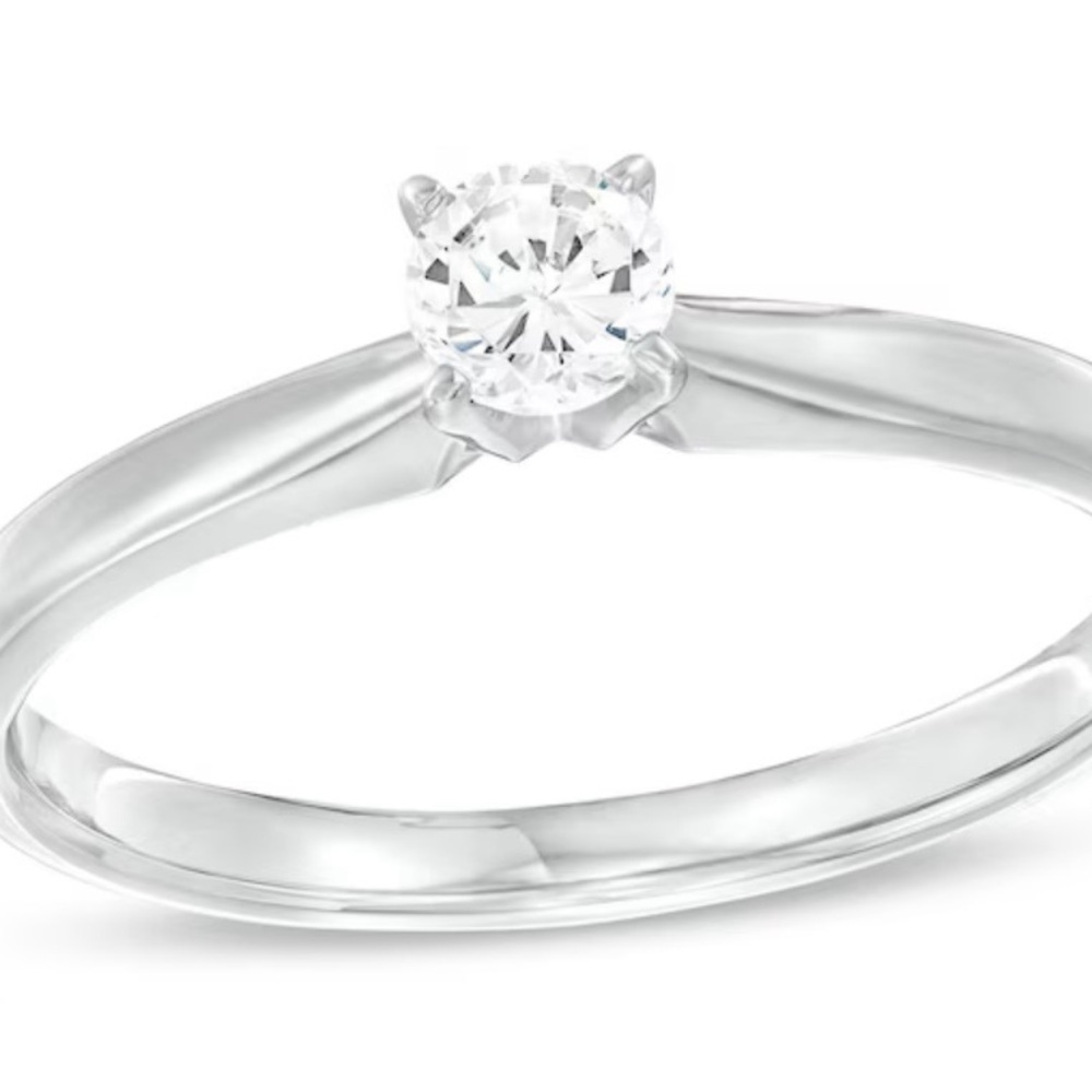 Stunning White Gold Diamond Ring
